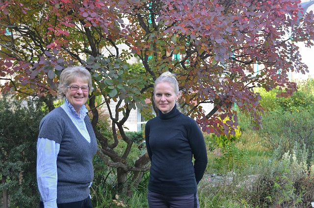 06 10 12_6629.JPG - GIA ARODOTTIR & MARY - BNSS 9.10.12 - GM WHEAT TRIALS LECTURER